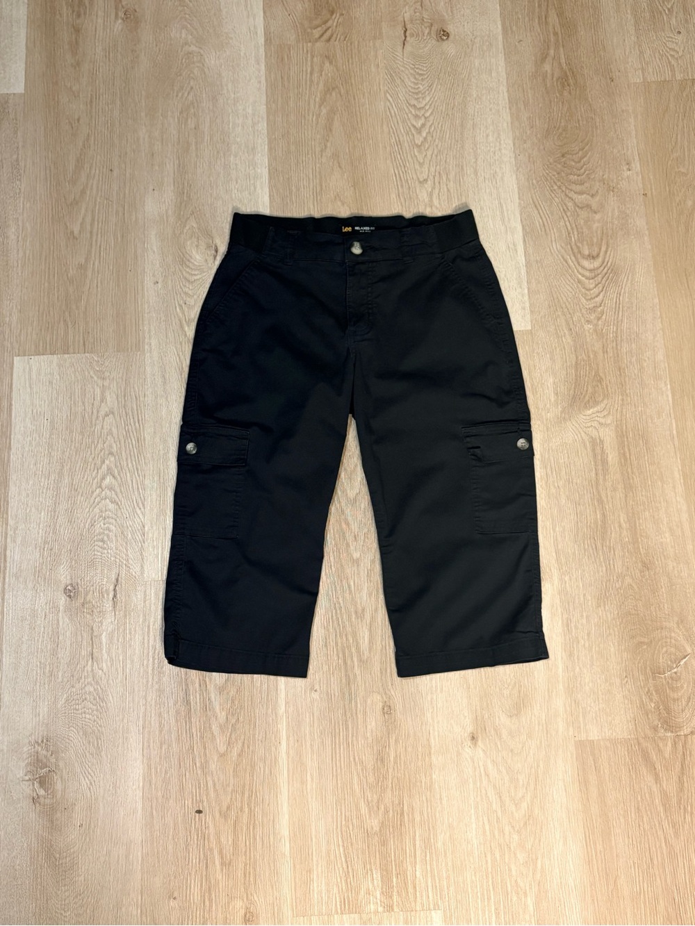 Lee black Cargo Capris Size 4 Relaxed Fit Mid Rise Indie Preppy Summer Casual